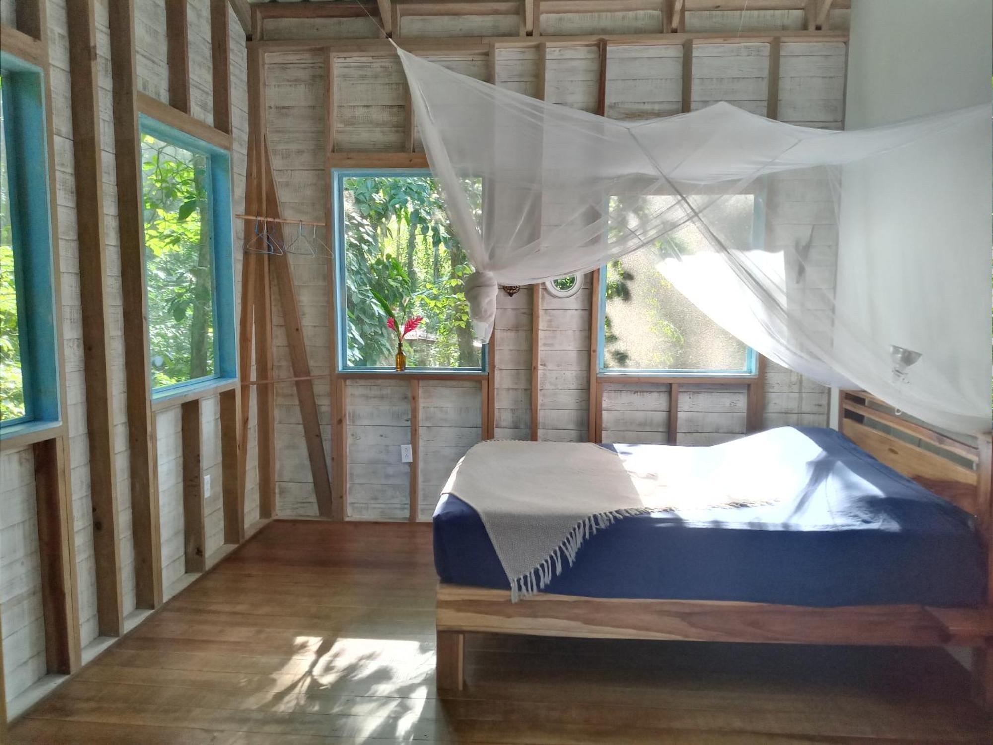 Jungle Paunch Villa Bocas Town Exterior photo